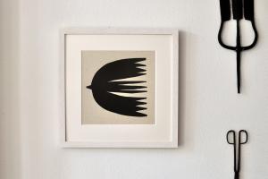 Linocut 2in1: FLOWERBIRD.02 (21 x 21 cm) - black on grass paper