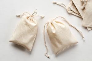 Small bags with string, 10 x 15 cm, natural - cotton
